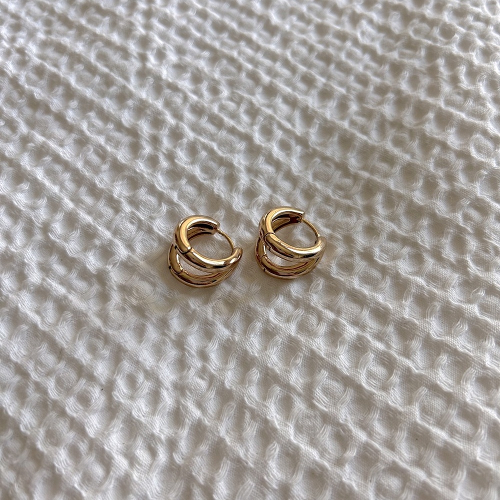 Evereve Small Gold Hoop Earrings
